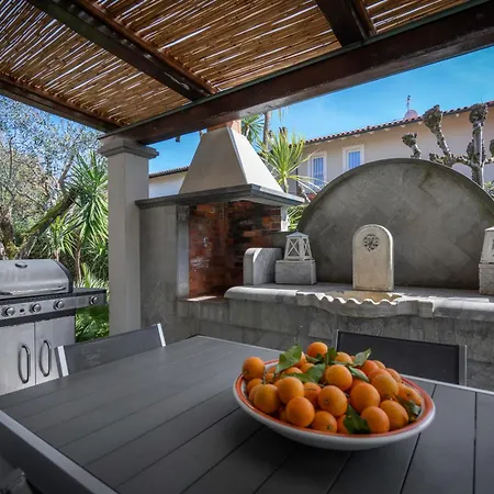 Le Fontanelle In Dei Marmi With Ac Willa