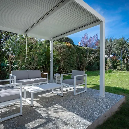 Willa Le Fontanelle In Dei Marmi With Ac Forte dei Marmi